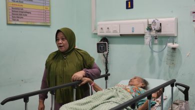 Photo of Bupati Bujuk Kartini Berobat, Harapan Siti untuk Kesembuhan Ibunya Kembali Tumbuh