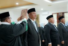 Photo of 17 Pejabat Pemkab Deli Serdang Dilantik, Wabup Lom Lom: Jangan Bekerja Sendiri-Sendiri