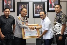 Photo of Kapolda Aceh Terima Penghargaan dari AMSI sebagai Tokoh Humanis Pemelihara Kamtibmas