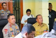 Photo of Antisipasi Penanganan Bencana Erupsi Gunung Sinabung Bupati Karo Bersama Forkopimda dan Kapoldasu Rapat Bersama