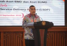 Photo of Serahkan Sertipikat Aset BMD dan BUMD Pemprov Kalsel, Wamen Ossy: Perkuat Kepastian Hukum Aset Daerah