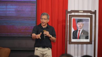 Photo of Isi Kuliah Umum di Politeknik Agraria STPN, Rocky Gerung Ingin Taruna/i Pahami Tiga Konsep Pemaknaan Pengelolaan Tanah