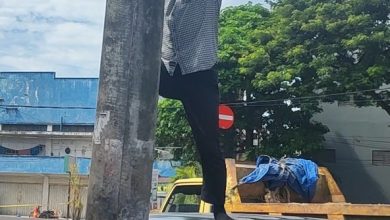 Photo of Polisi di Banda Aceh dengan sigap Amankan Kabel Listrik yang jatuh Membentang di Jalan Raya