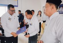 Photo of Asri Ludin Aktifkan Kembali Kades Rugemuk, Berhentikan Kades Timbang Deli