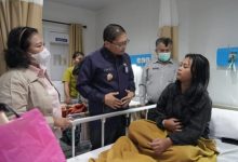 Photo of Kondisi Para Siswa SMK N1 Merdeka Terus Dipantau, Wabup Karo Pastikan Penanganan Medis Tetap Berjalan Dengan Baik