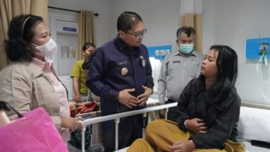 Photo of Kondisi Para Siswa SMK N1 Merdeka Terus Dipantau, Wabup Karo Pastikan Penanganan Medis Tetap Berjalan Dengan Baik