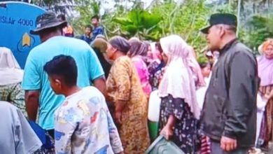 Photo of Pemkab Pasaman Salurkan 4.000 Liter Air Bersih untuk Korban Banjir di Kampung Parit