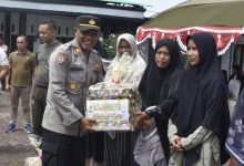 Photo of Semarak HUT TNI Ke-81, Kasat Binmas Polres Bener Meriah Hadiri Kegiatan Bansos dan UMKM di Kodim 0119 Bener Meriah