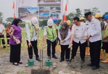 Photo of Dua Alun-Alun Kecamatan Mulai Dibangun, Pagar Merbau Disiapkan Jadi Sentral Baru Ekonomi Masyarakat