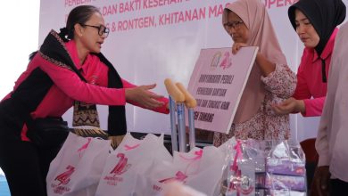 Photo of Ketua Umum Bhayangkari Serahkan 6.000 Paket Sembako untuk Masyarakat Aceh Tamiang