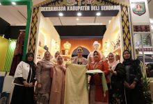 Photo of Dekranasda Deli Serdang Tampilkan Produk Kriya Lokal di Kriyanusa 2026