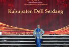 Photo of Anggunnya Jelita Asri Ludin Tambunan dalam Balutan Tenun Deli Serdang di Kriyanusa 2026