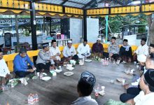 Photo of Kapolres Aceh Timur Ngopi Bareng Bersama Elemen Masyarakat Peudawa, Bahas Narkoba Hingga Tertib Berlalu Lintas