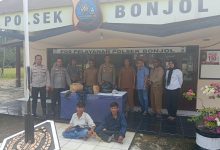 Photo of Polsek Bonjol Tangkap Dua Pembawa Ganja 16 Kilogram di Jalan Lintas Sumatera
