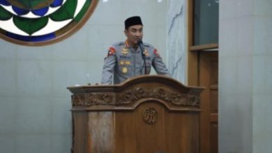 Photo of Kapolri Jendral Suyudi Ceramahi Anggota  Usai Salat Jumat di Mabes Polri