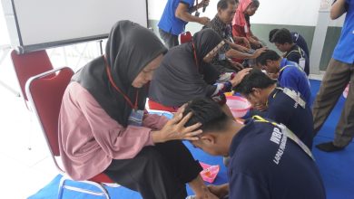 Photo of Momen Haru Pembasuhan Kaki Orang Tua di Lapas Pematang Siantar