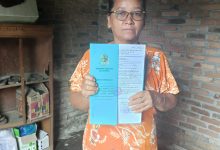 Photo of Warga Desa Ambil Langsung SKT dari Kantor Camat STM Hilir, Sempat Tertahan Berbulan