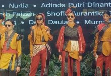 Photo of Wisatawan Lokal dan Mancanegara Ingin Beli Busana Ulos, Datang ke Medan