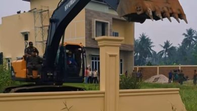Photo of Pagar Rumah Mewah Dirobohkan Pemkab Deli Serdang Pakai Beko
