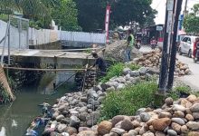 Photo of PKL di atas Parit Jalan Pasar 3 Datok Kabu Percut Sei Tuan Hambat Pembangunan Proyek Talud, Warga Minta Ditertibkan