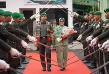 Photo of Pedang Pora dan Ranup Lampuan Warnai Lepas Sambut Danrem 011/Lilawangsa