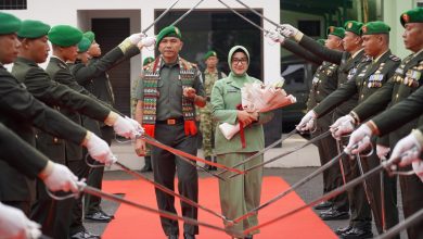 Photo of Pedang Pora dan Ranup Lampuan Warnai Lepas Sambut Danrem 011/Lilawangsa