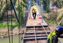 Photo of Jembatan Gantung di Desa Gunung Barita Masuk Tahap Perbaikan