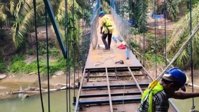 Photo of Jembatan Gantung di Desa Gunung Barita Masuk Tahap Perbaikan