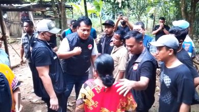 Photo of Tim Gabungan Polresta dan BNNK Deli Serdang Gerebek Barak Narkoba di Colombia Biru-biru, Tiga Orang Diangkut