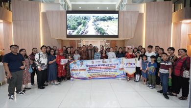 Photo of Bupati Asri Ludin Tambunan Lepas Kontingen Pesparani Katolik Deli Serdang ke Pematang Siantar