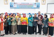Photo of Terima Modal dan Peralatan Usaha, Jelita Dorong Pemenang PTP2WKSS Kembangkan Usaha Produktif Keluarga