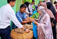 Photo of Subuh On The Road, PKS Lubuk Pakam III Bagikan Sayur Gratis untuk Warga