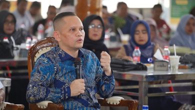 Photo of Ketua MKD DPR RI dan Tokoh Masyarakat Aceh Apresiasi Polda Aceh Tangkap Penimbun Solar, Antrean di SPBU Mulai Lancar