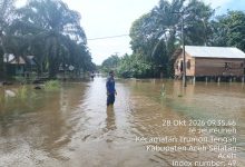 Photo of Aceh Selatan Dilanda Banjir, Akibat Hujan Deras yang Melanda Daerah Pegunungan