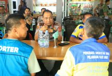 Photo of Kapolda Aceh Irjen Pol Ruddi Setiawan Menemui Masyarakat Ulee Lheue, Serap Aspirasi dan Perkuat Kamtibmas