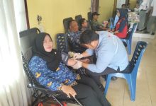 Photo of RSU Mitra Guray Petumbukan bersama PMI Galang Gelar Bakti Sosial Donor Darah & Pemeriksaan Kesehatan Gratis