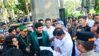 Photo of Terima Aspirasi Cipayung Plus, Inspektur dan Kadisdik Deli Serdang Jawab Tuntutan Massa