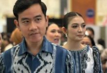 Photo of Aliansi Rakyat Menggugat Tantang Kuasa Hukum Buktikan Ijazah Gibran di PTUN Hari Ini
