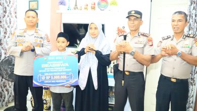 Photo of Dirbinmas Polda Aceh Serahkan Beasiswa Ustaz Adi Hidayat dan Sahabat untuk Hafiz Al-Qur’an